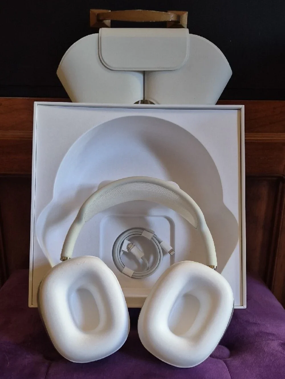 NIB Apple Airpod Max Over-Ear Headphones W/ Hello Kitty Cover